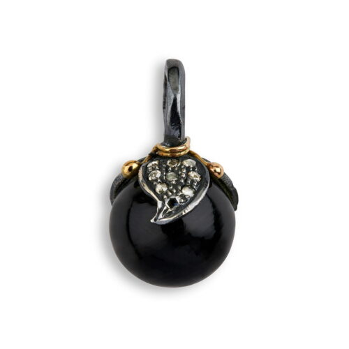 leaf pendant of silver holding a black onyx stone
