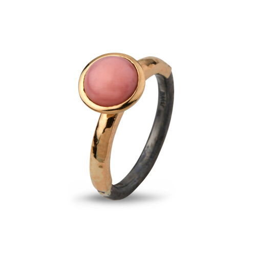 guldring med pink opal sten
