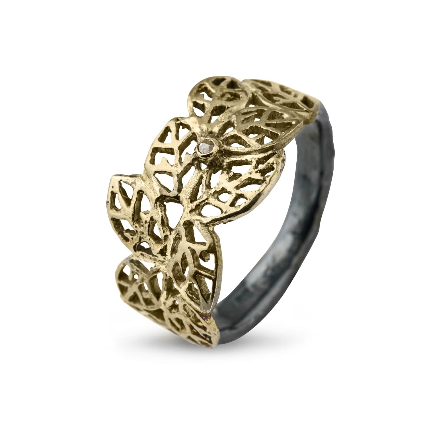 Leaf ring consisting of gold and silver