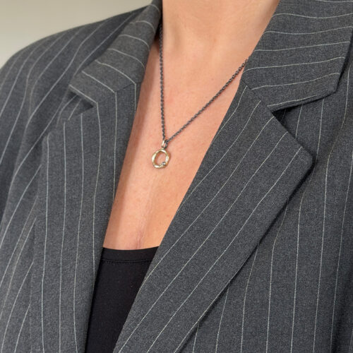 sacra tiny golden vedhæng