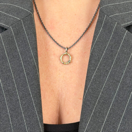 sacra tiny golden vedhæng