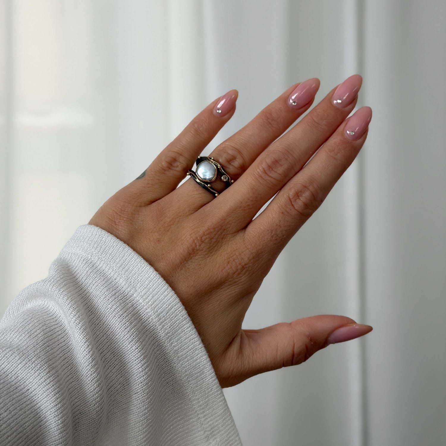 ring zeus dubeca white keshi