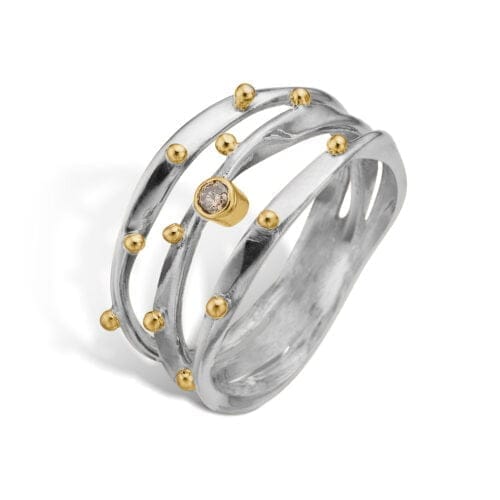 Sølv- og guldring med diamantdetaljer.