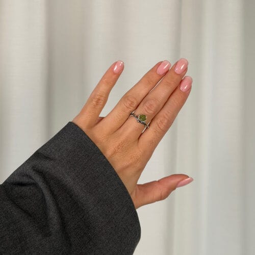 grace single peridot raw