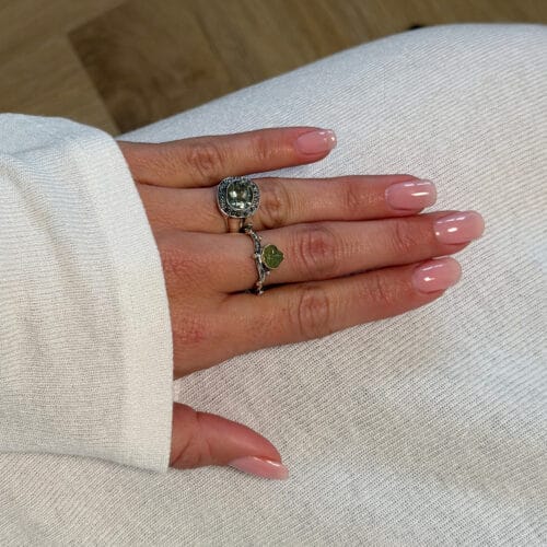 frida signet pavé green amethyst